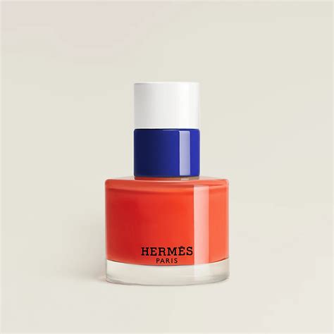 les mains Hermes nail polish